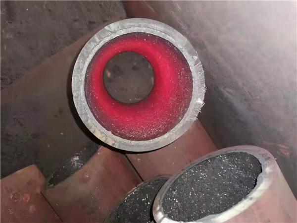 陶瓷复合钢管,是采用高技术生产工艺--自蔓燃高温离合合成法制造.